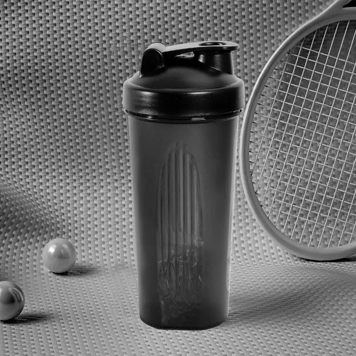 600ml Shaker Bottle 20oz Protein Shaker Plastic Bottle Portable Fitness Bottle for Fitness Enthusiasts Athletes